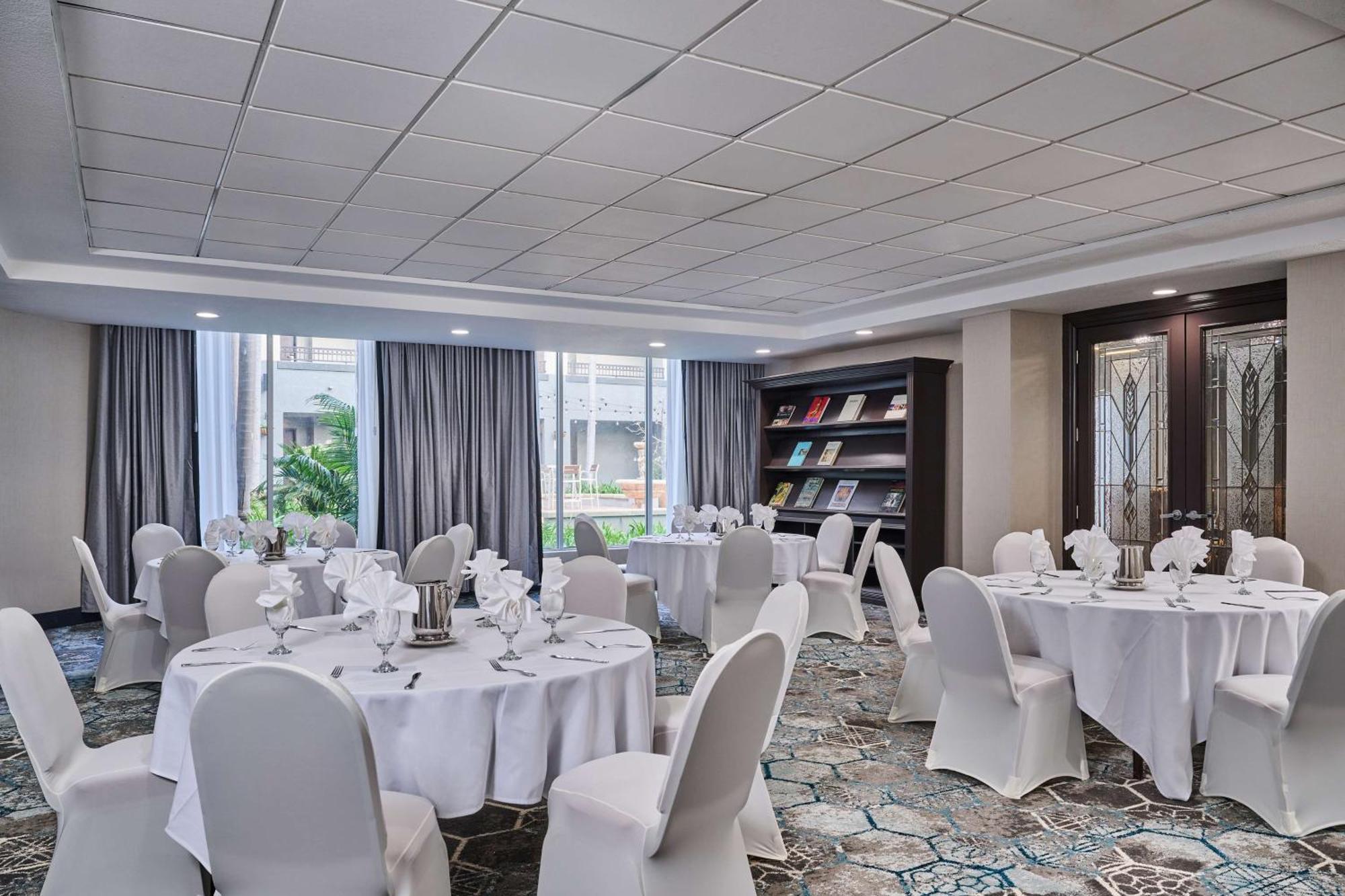 Doubletree By Hilton Chatsworth Los Angeles Exterior photo