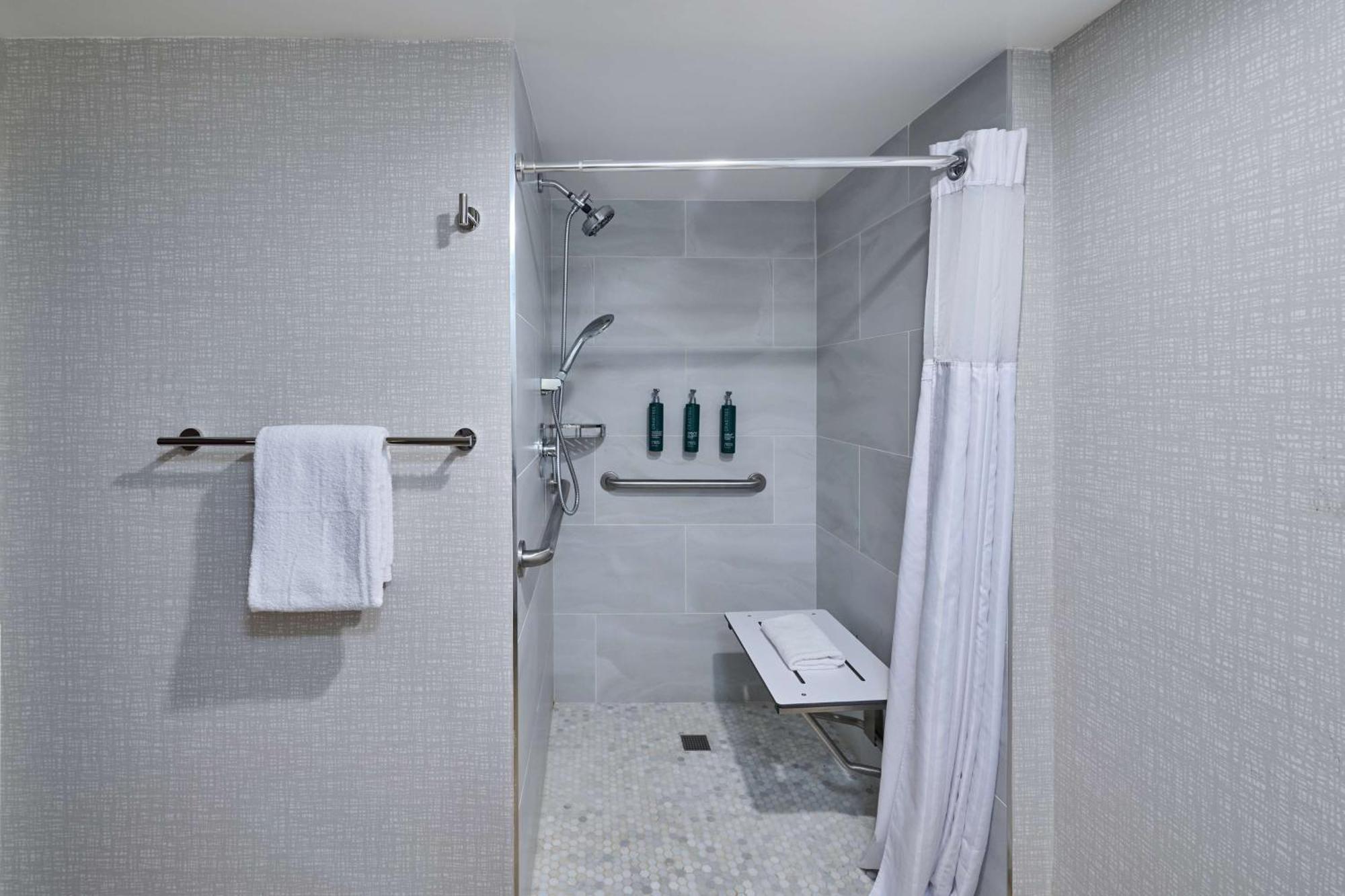 Doubletree By Hilton Chatsworth Los Angeles Exterior photo