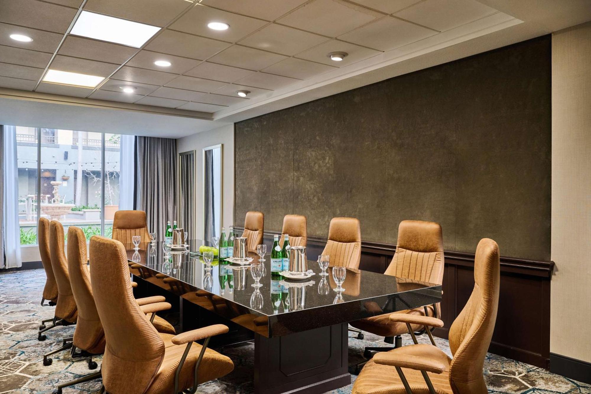 Doubletree By Hilton Chatsworth Los Angeles Exterior photo