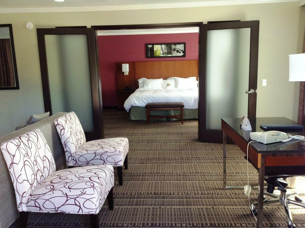Doubletree By Hilton Chatsworth Los Angeles Exterior photo
